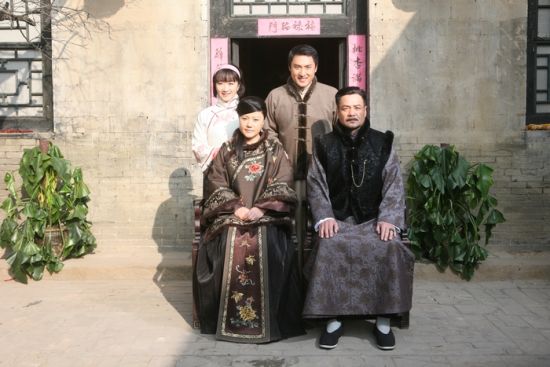 《米脂婆姨》合影 右上一为李东翰